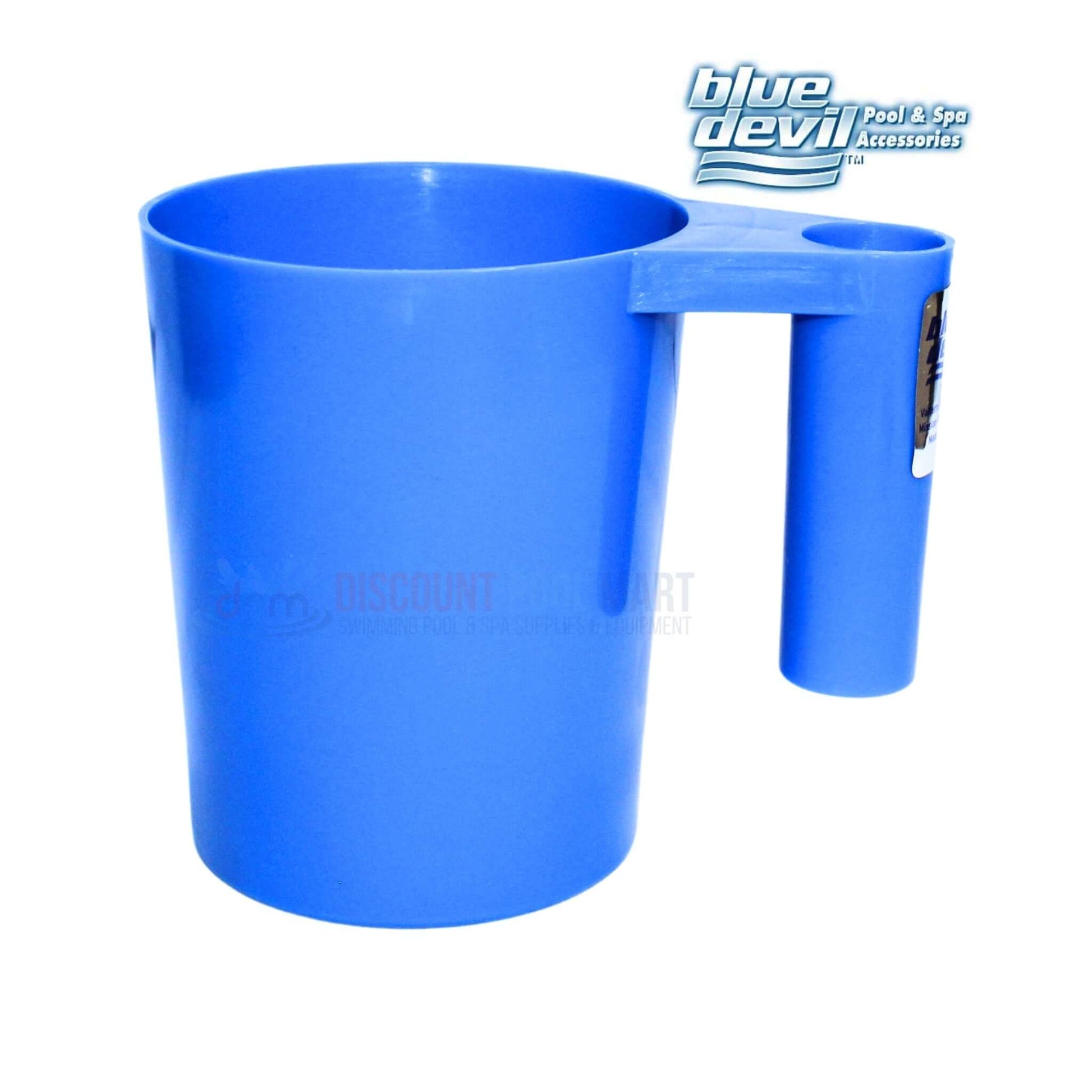 Blue Devil 1 Pound DE Scoop With Handle B8300 from Discount Pool Mart DPM for pool filter maintenance.